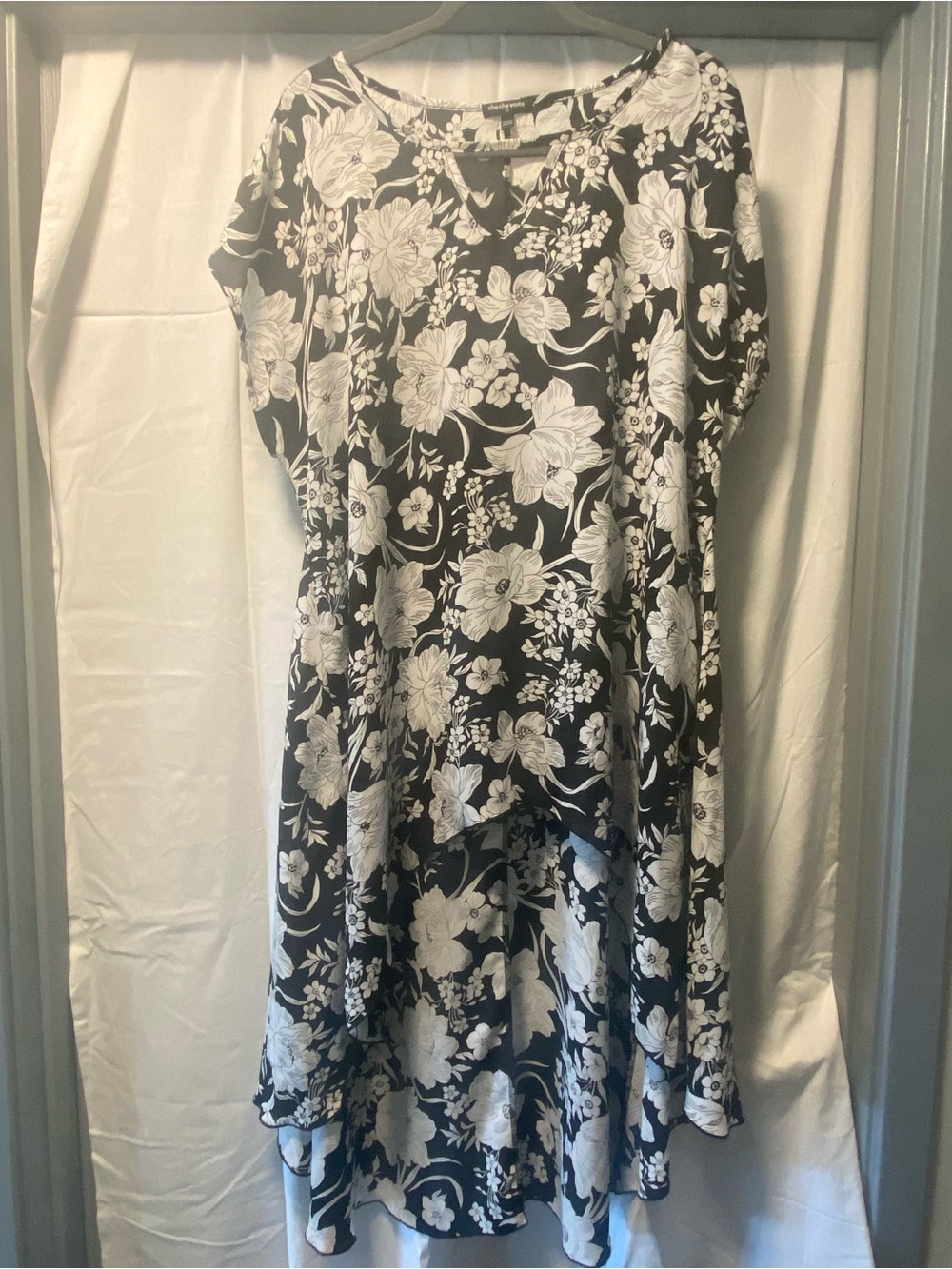 cha cha vente Black and White Floral High-Low Dress